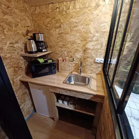Roulotte Et Sauna De Tonton Bouvy Au Domaine Du Reuze Winnezeele Exterior photo