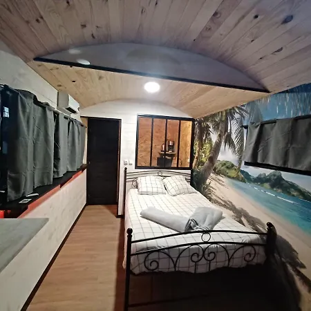 Roulotte Et Sauna De Tonton Bouvy Au Domaine Du Reuze Winnezeele Exterior photo