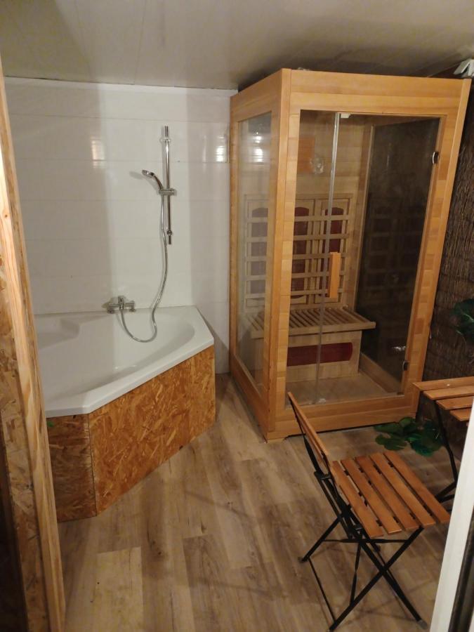 Apartment Roulotte Et Sauna De Tonton Bouvy Au Domaine Du Reuze